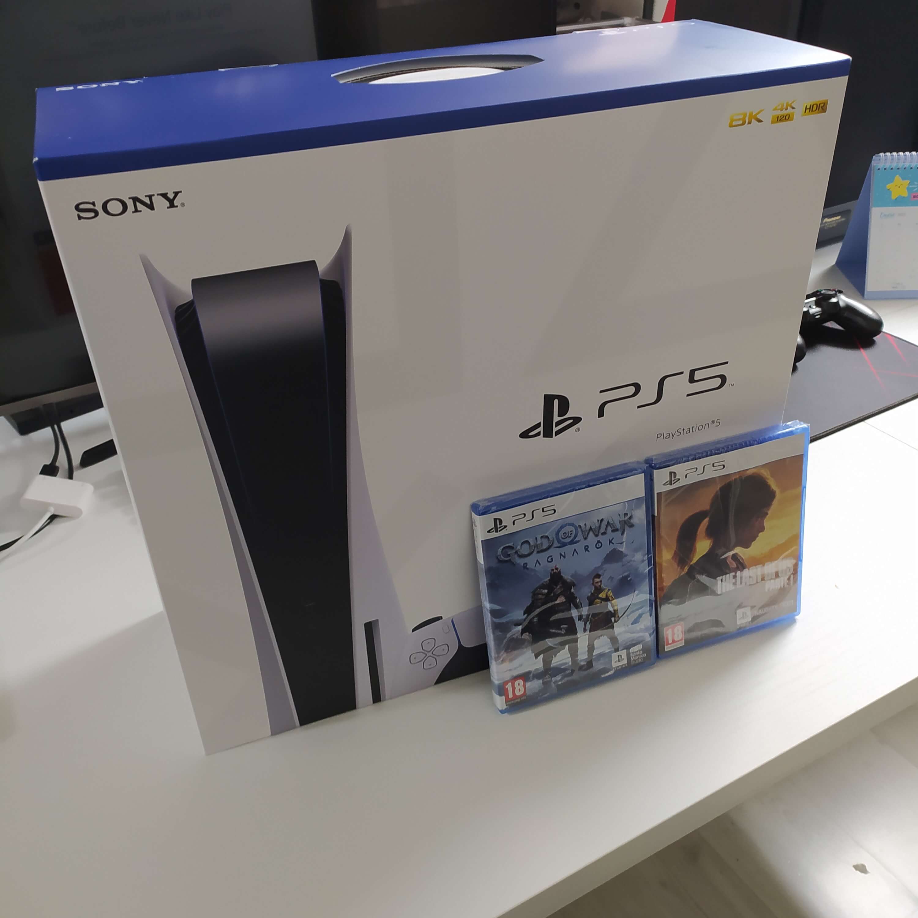 Sony PlayStation 5 Chasis C + The Last of Us Parte 1 + God of War Ragnarök