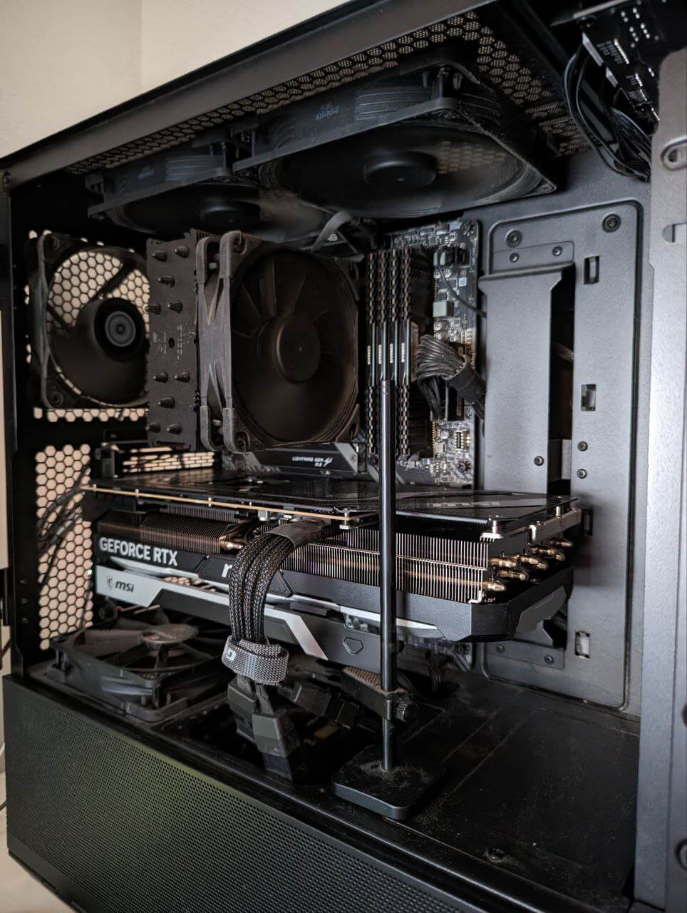 MSI GeForce RTX 4090 VENTUS 3X OC 24GB GDDR6X DLSS3 MSI GeForce RTX 4090 VENTUS 3X OC 24GB GDDR6X DLSS3