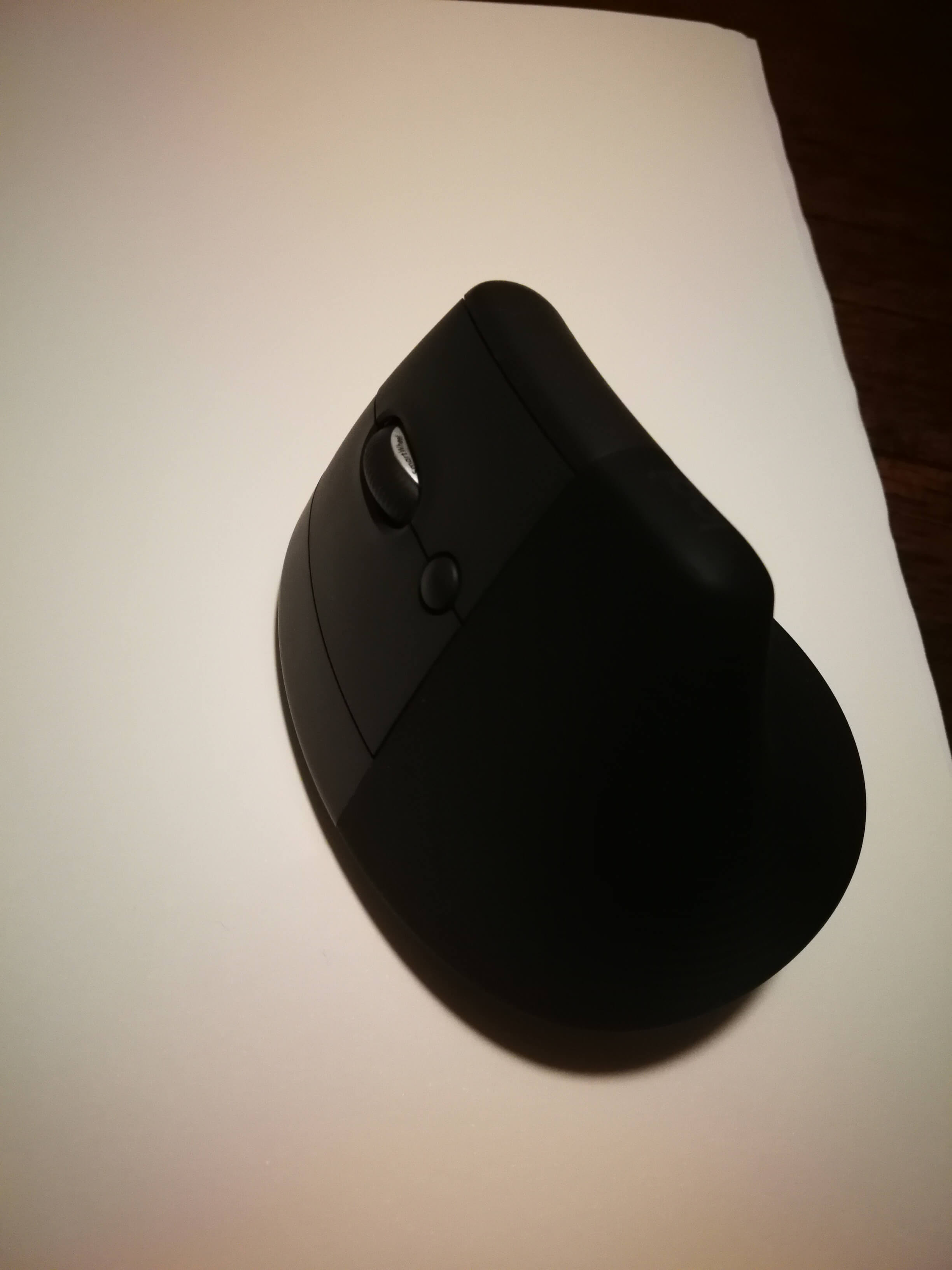 SCOPRI LE OFFERTE ONLINE SU Logitech Lift Left Mouse Ergonomico Verticale, per  Mancini, Senza Fili, Bluetooth o Logi Bolt USB, Clic Silenziosi, 4 Tasti,  Compatibile con Windows / macOS iPadOS, Laptop, PC. Grafite [910-006474]