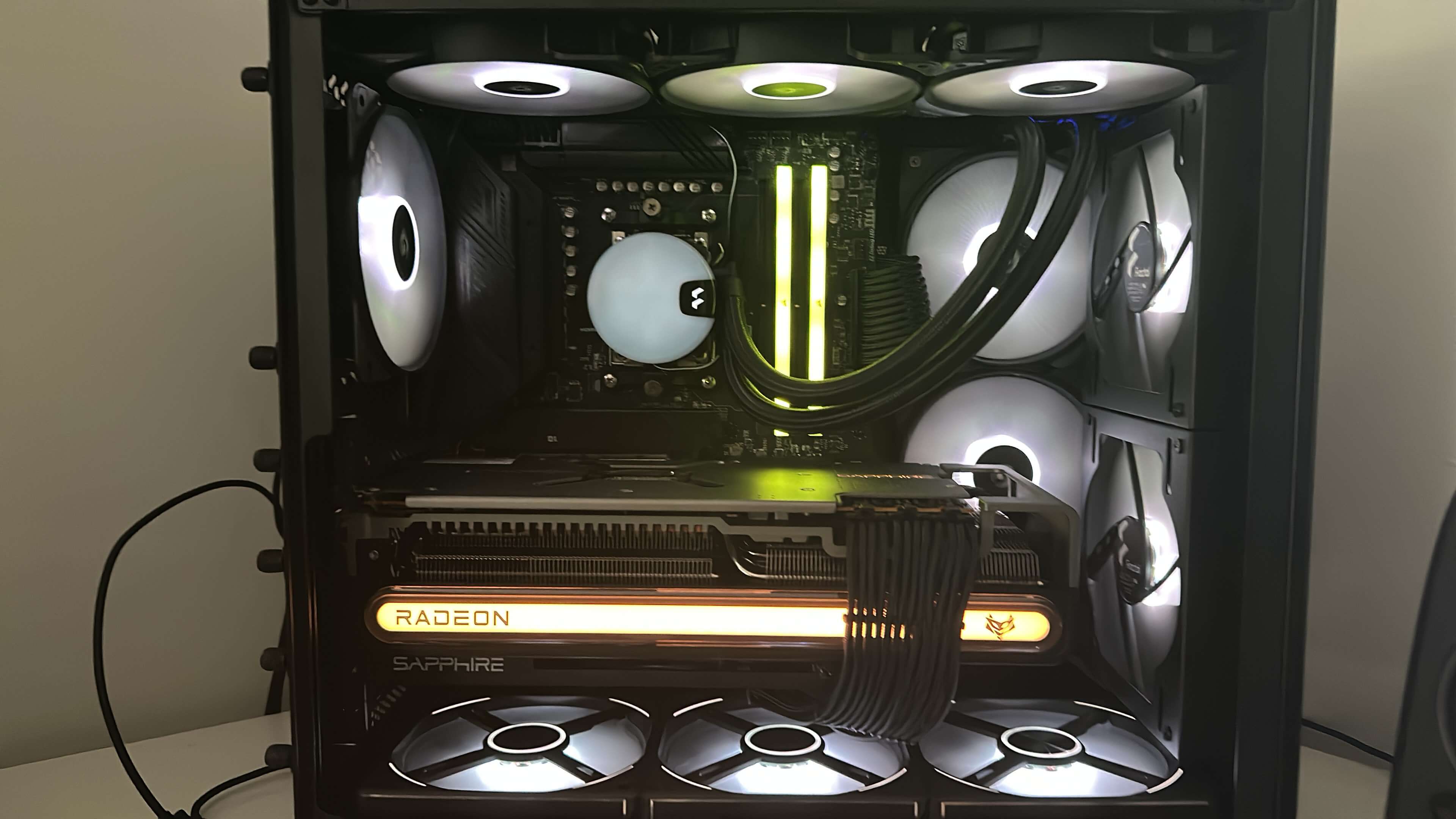 Scheda Video Sapphire Nitro+ AMD Radeon RX 7900 XTX Vapor-X - 24 GB GDDR6 Per Gaming 4K E VR | Overclock E Raffreddamento Avanzato - Foto 3