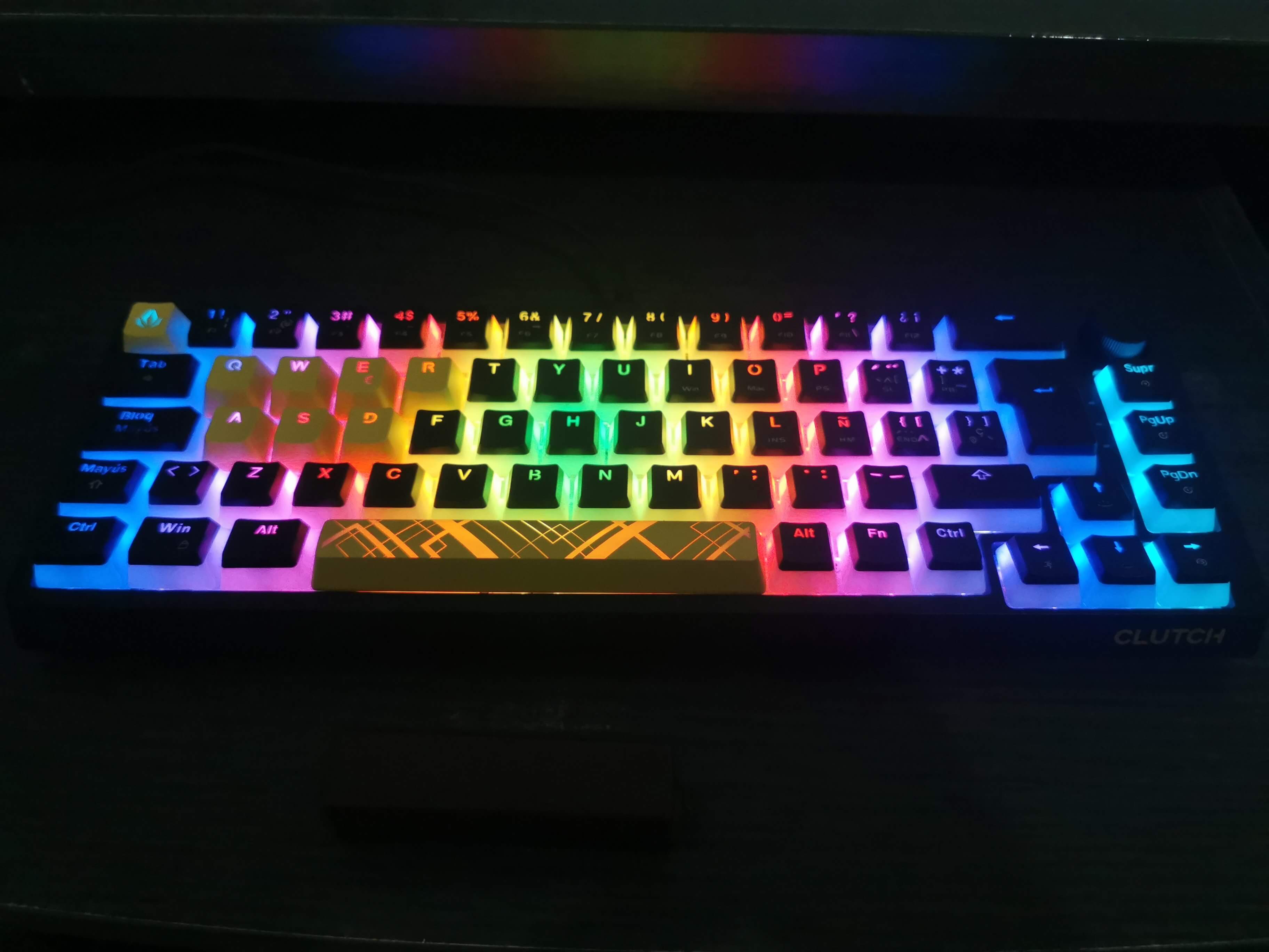 Clutch Teclado Gaming RGB 60 Switch Blue