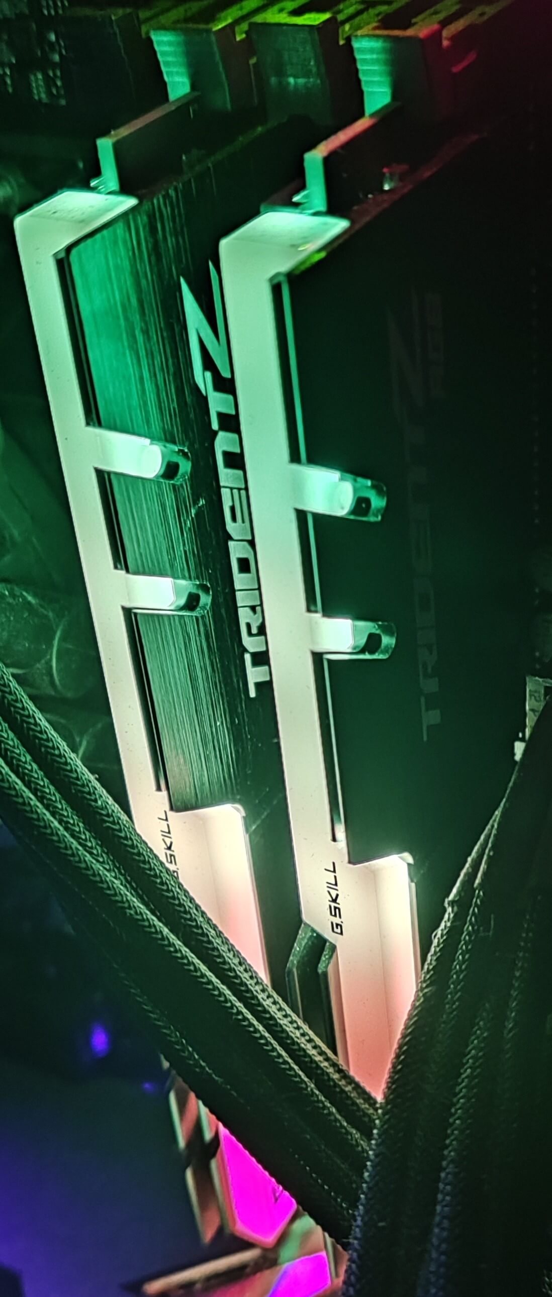G.Skill Trident Z RGB DDR4 3200 PC4-25600 16GB 2x8GB CL14