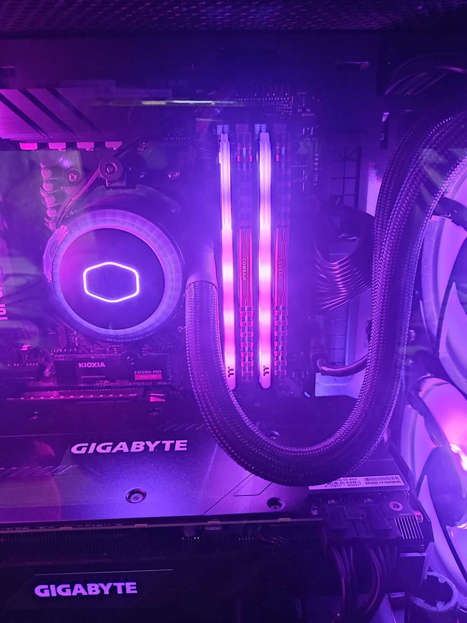 Memoria RAM Thermaltake Toughram Z-One RGB DDR4 3200 2x8GB 16GB