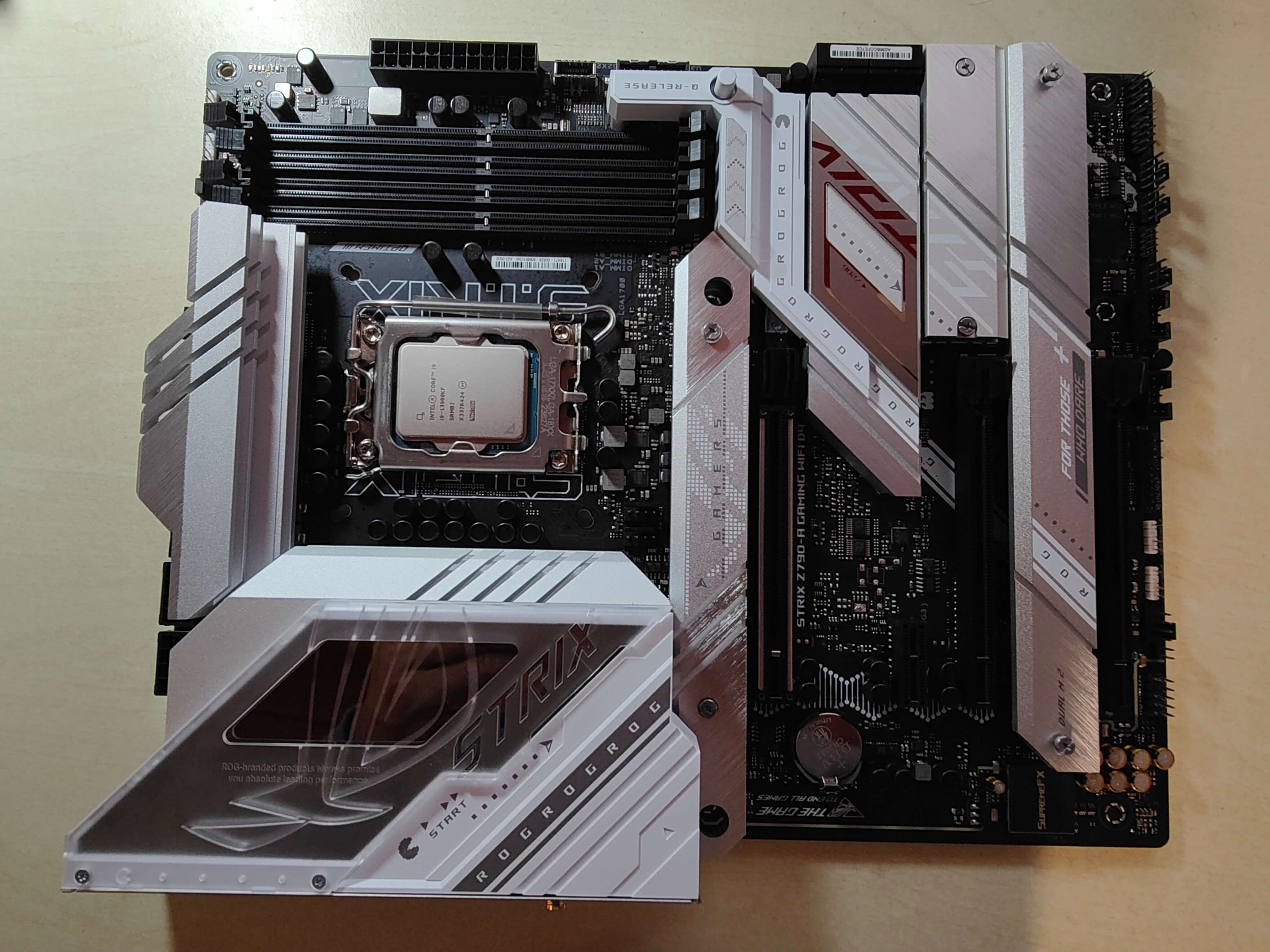 マザーボード ROG STRIX Z790-A D4 + i5-13600k マザーボード ROG STRIX Z790-A GAMING WIFI D4 [ATX] ASUS