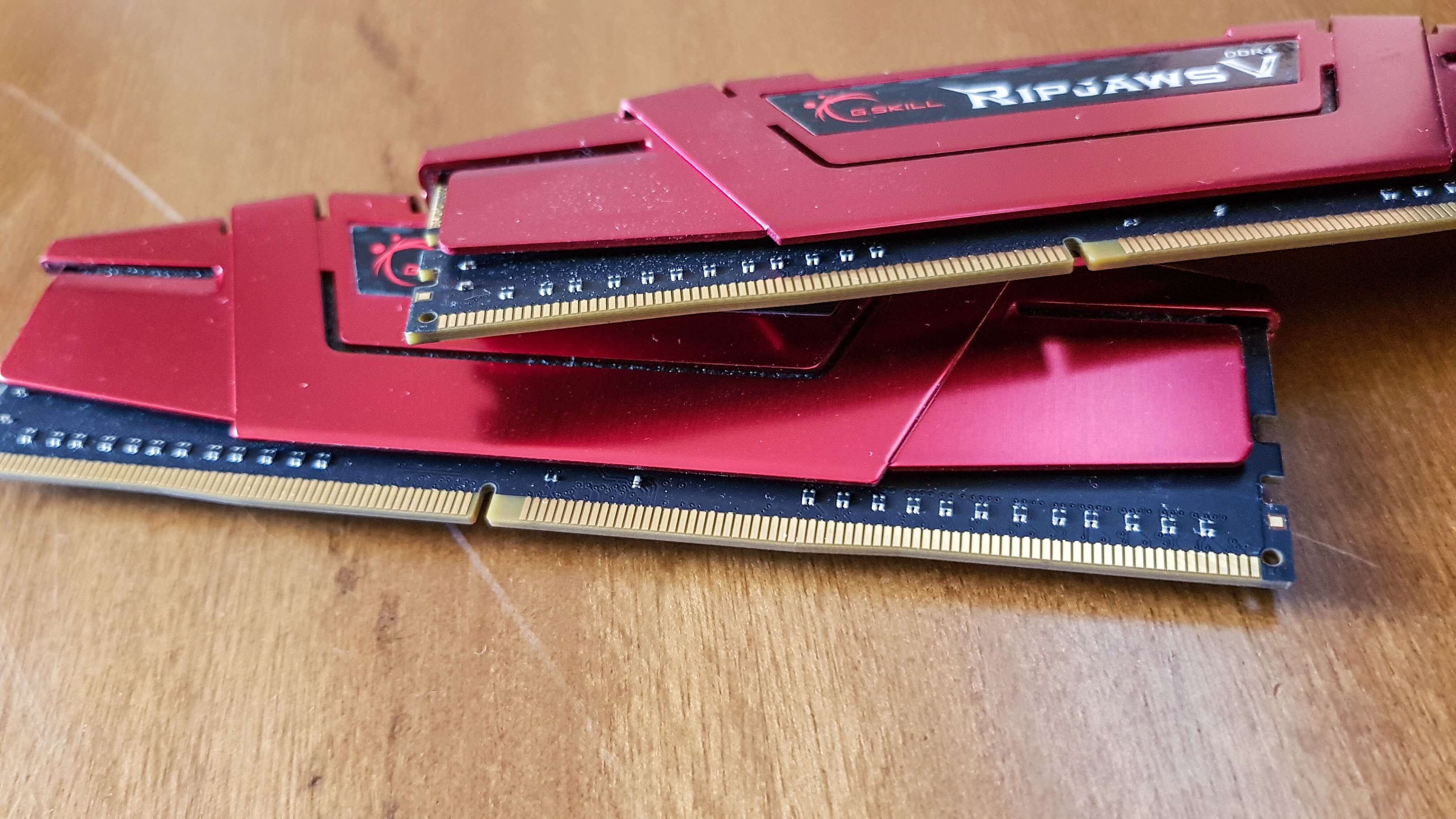 G.Skill Ripjaws V Red DDR4 2400 PC4-19200 8GB 2x4GB CL15