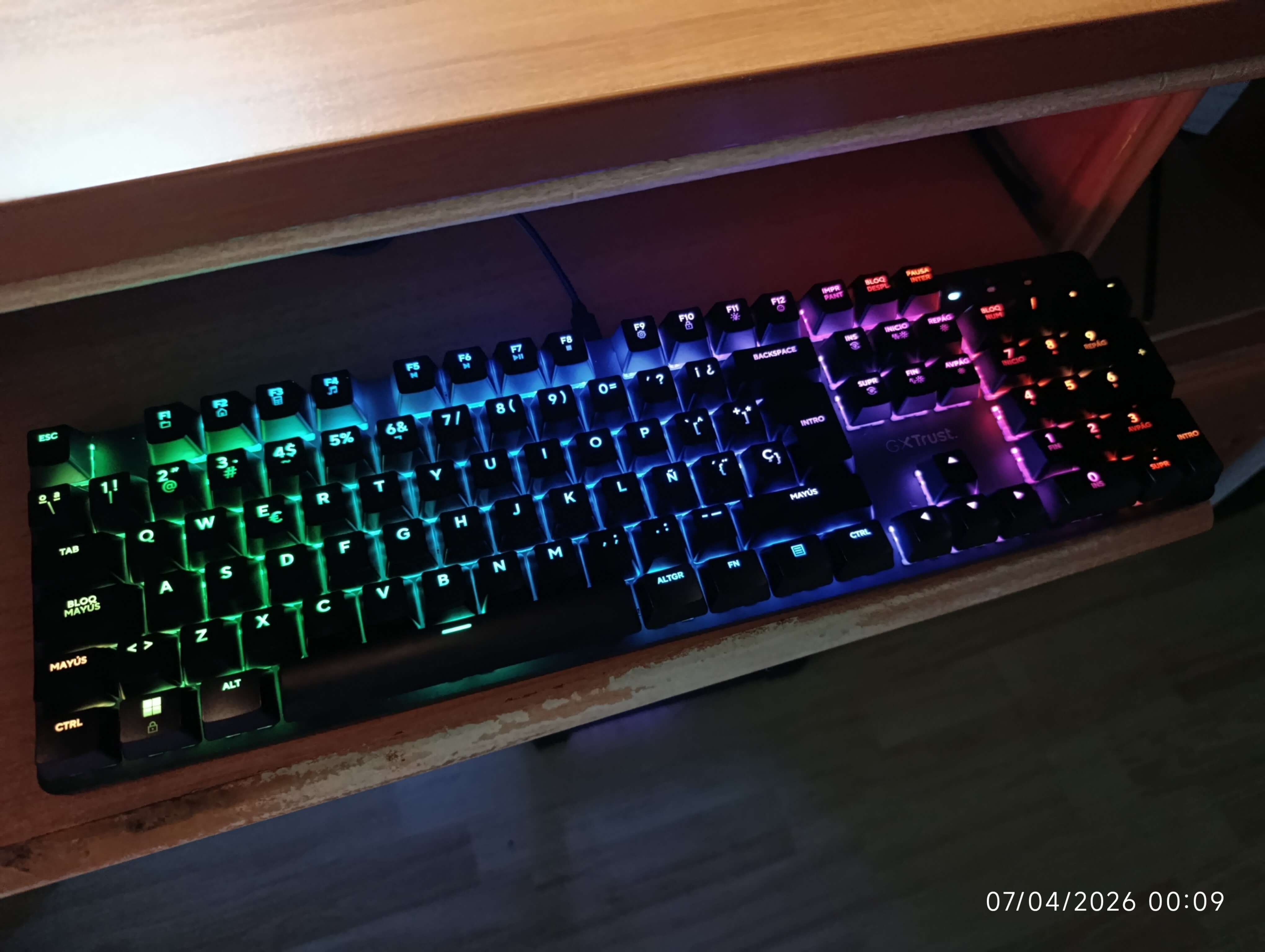 Trust Gaming GXT 871 Zora Tastiera Meccanica 100% Layout Italiano QWERTY – Interruttori Huano Lineari, Retroilluminazione RGB, Anti-Ghosting E N-Key Rollover, Cavo USB Per PC E Laptop, Nero