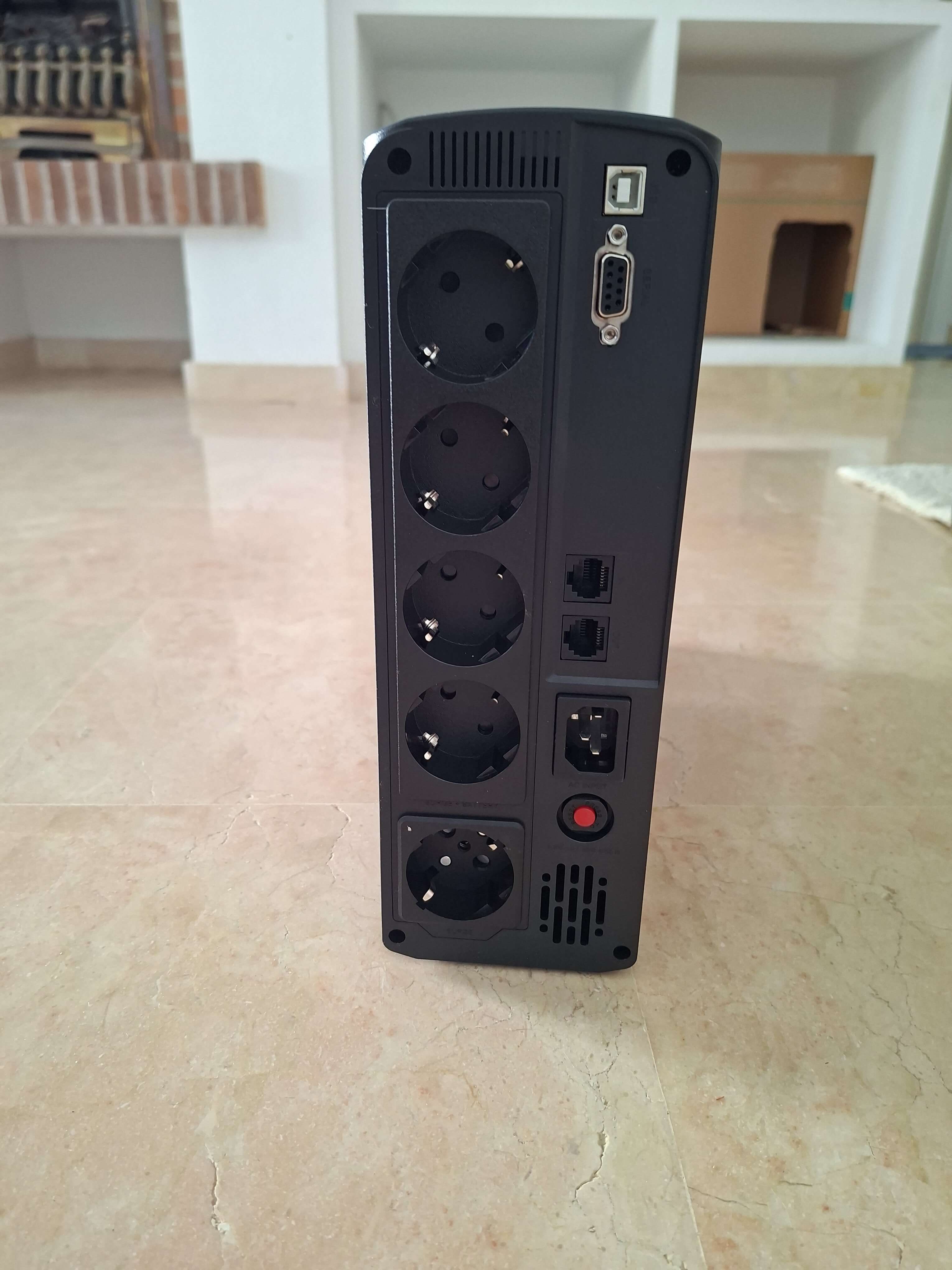 CyberPower ValuePRO VP1200ELCD – 1200VA/720W Line-Interactieve UPS Met AVR & LCD-scherm